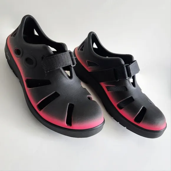 OOFOS Oocandoo Waterproof Open Shoes, Black &amp; Pink, Unisex W8/M6