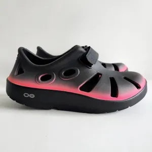 OOFOS Oocandoo Waterproof Open Shoes, Black &amp; Pink, Unisex W8/M6