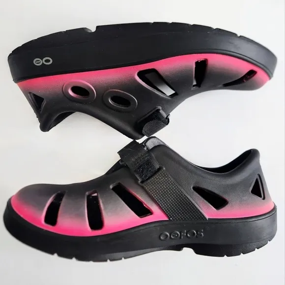 OOFOS Oocandoo Waterproof Open Shoes, Black &amp; Pink, Unisex W8/M6