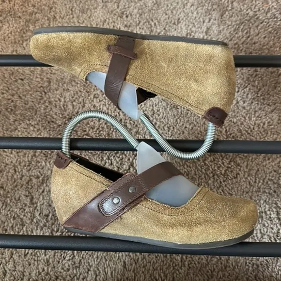 OTBT Salem Suede mary jane wedge shoes Sz 6M