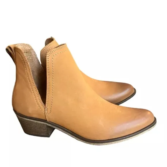 OVERLANDCassidy Leather Ankle Boots distressed tan cognac V-cut sides size 9