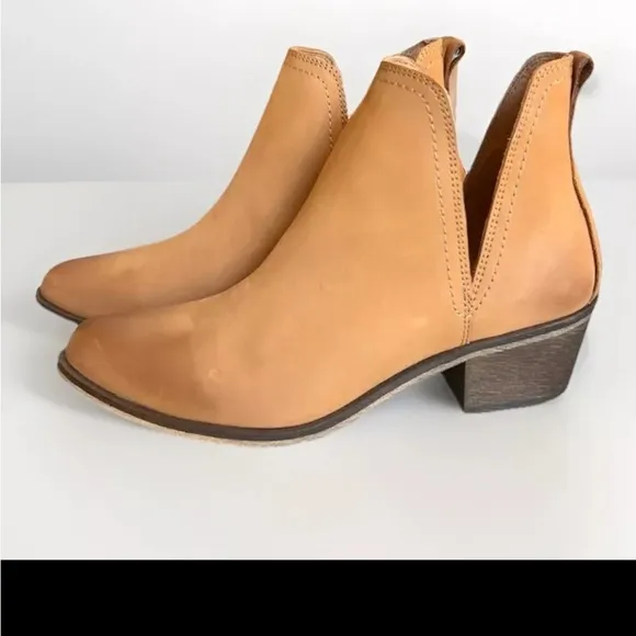 OVERLANDCassidy Leather Ankle Boots distressed tan cognac V-cut sides size 9