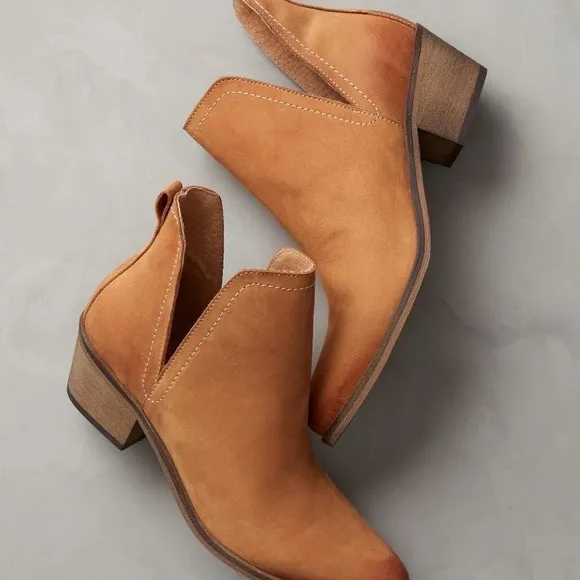 OVERLANDCassidy Leather Ankle Boots distressed tan cognac V-cut sides size 9