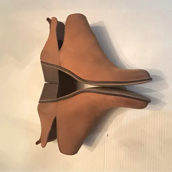 OVERLANDCassidy Leather Ankle Boots distressed tan cognac V-cut sides size 9