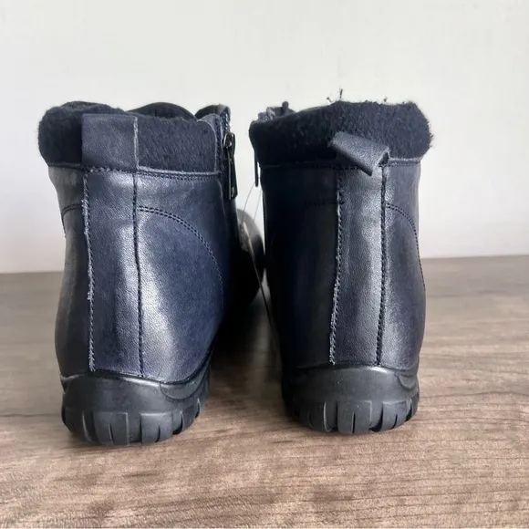 Propet Delaney Women's Navy Leather WP Ankle Boot Size 9.5 Narrow (AA) SKU#24786