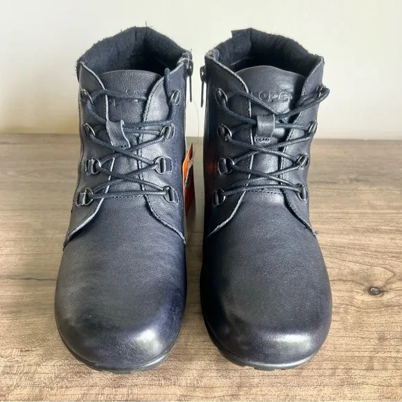 Propet Delaney Women's Navy Leather WP Ankle Boot Size 9.5 Narrow (AA) SKU#24786