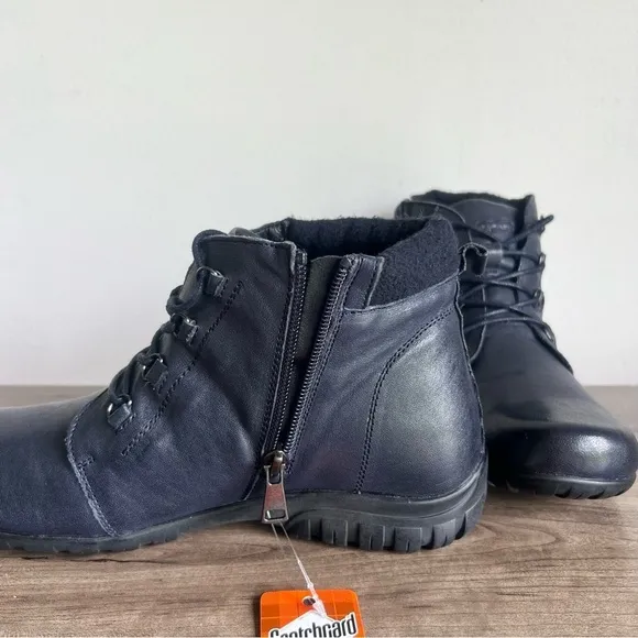 Propet Delaney Women's Navy Leather WP Ankle Boot Size 9.5 Narrow (AA) SKU#24786