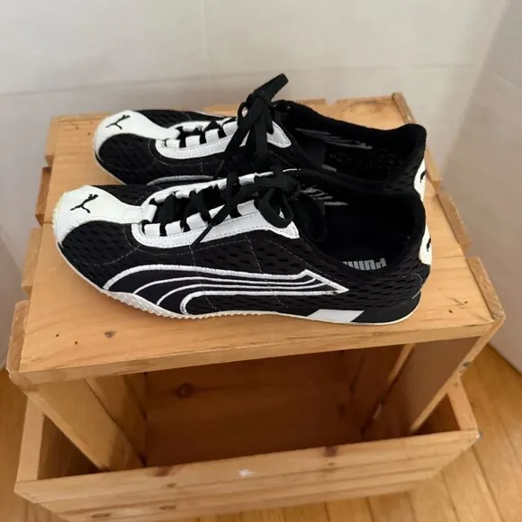 Puma Size 6.5 Black &amp; White Harambee Low Top Athletic Soccer Training Shoes