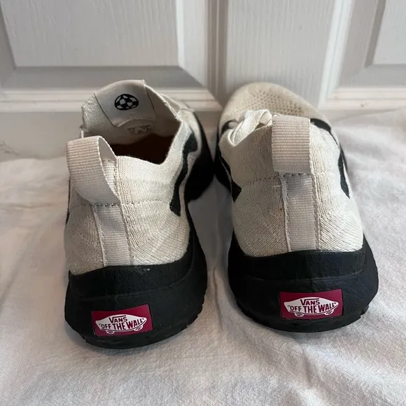 Rare Find VANS VR3 Flyknit Shoes. Size 7 Men’s, 8.5 Women’s.