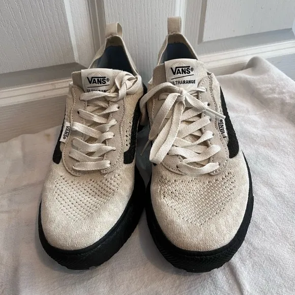 Rare Find VANS VR3 Flyknit Shoes. Size 7 Men’s, 8.5 Women’s.