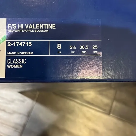 Reebok freestyle hi high Valentine’s Day shoes hearts new red Women’s size 8