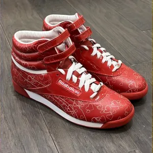 Reebok freestyle hi high Valentine’s Day shoes hearts new red Women’s size 8