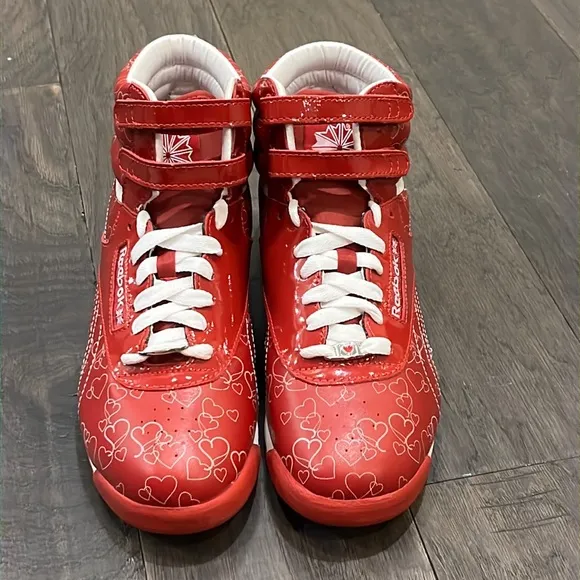 Reebok freestyle hi high Valentine’s Day shoes hearts new red Women’s size 8