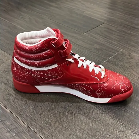 Reebok freestyle hi high Valentine’s Day shoes hearts new red Women’s size 8