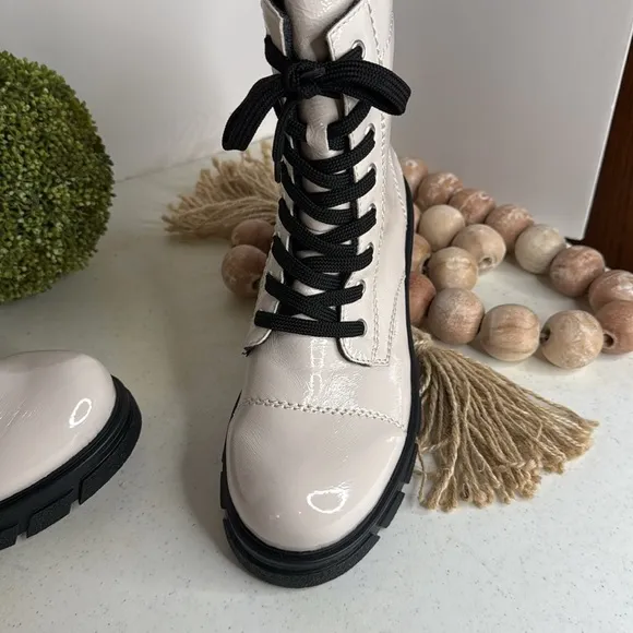 Rieker Z9122 Women's Lace-Up Ankle Boots Sz 8.5/40 off white