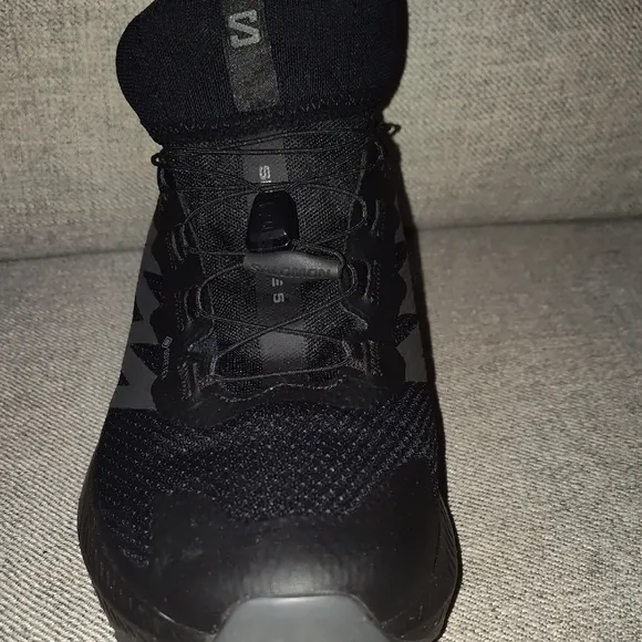 Salomon Black Athletic Shoes Sleek Design Comfort