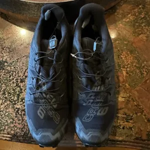 SALOMON men’s Black SPEEDCROSS 6 Running Shoes