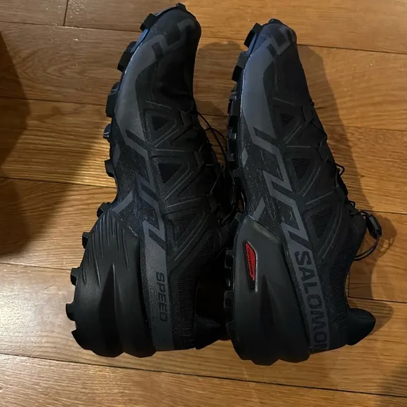 SALOMON men’s Black SPEEDCROSS 6 Running Shoes