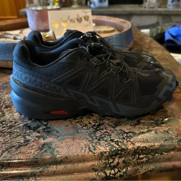 SALOMON men’s Black SPEEDCROSS 6 Running Shoes