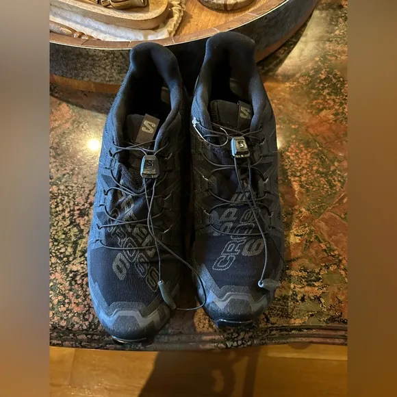 SALOMON men’s Black SPEEDCROSS 6 Running Shoes