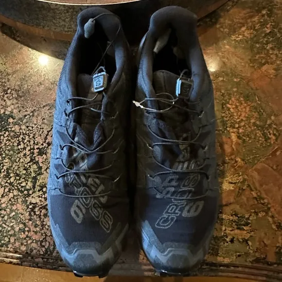 SALOMON men’s Black SPEEDCROSS 6 Running Shoes