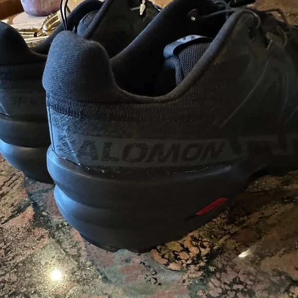 SALOMON men’s Black SPEEDCROSS 6 Running Shoes