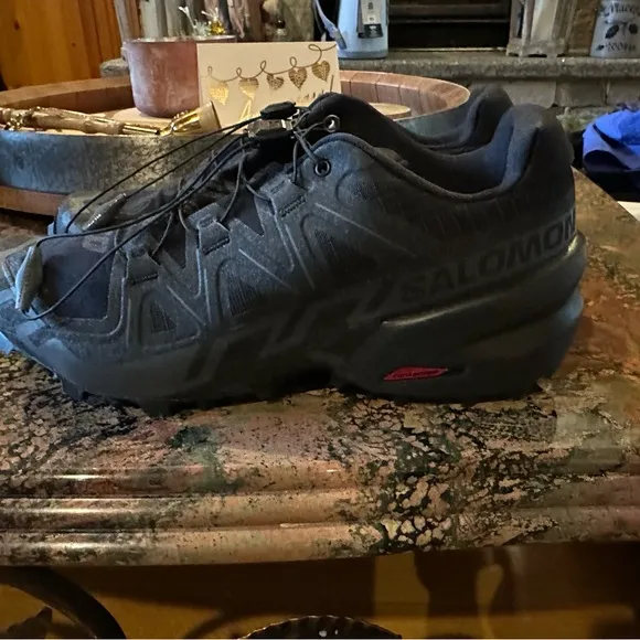 SALOMON men’s Black SPEEDCROSS 6 Running Shoes