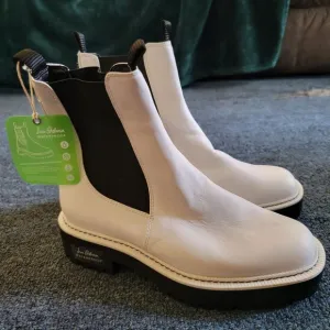 Sam Edelman Laguna Womens Size 7 White Chelsea Waterproof Leather Boots