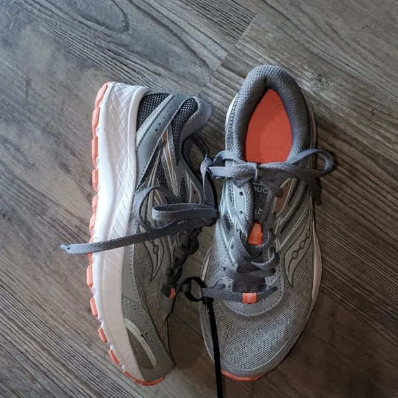 SAUCONY COHESION 13 RUNNING SHOES Size 6