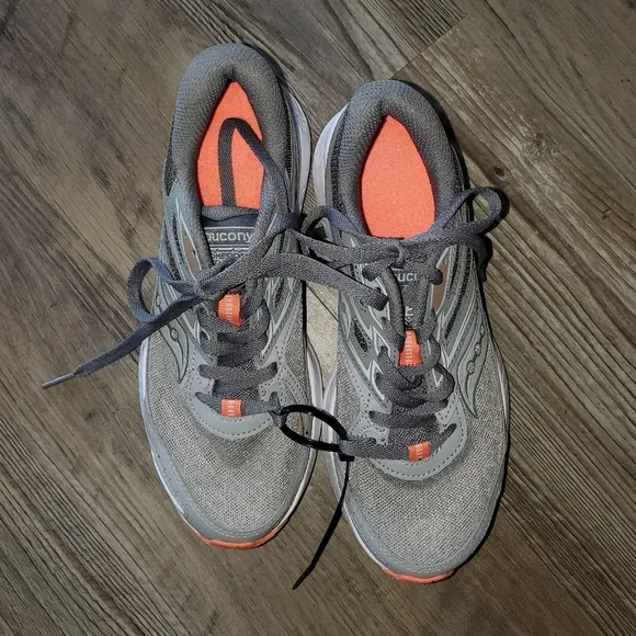 SAUCONY COHESION 13 RUNNING SHOES Size 6