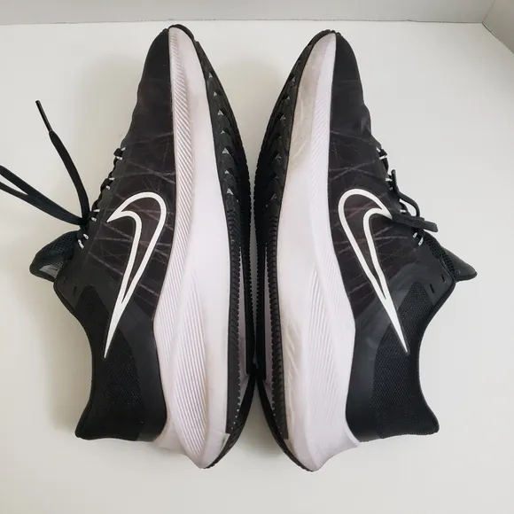 Size 12 Men's Nike Zoom Winflo Black White Running Shoes Sneakers