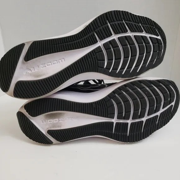 Size 12 Men's Nike Zoom Winflo Black White Running Shoes Sneakers