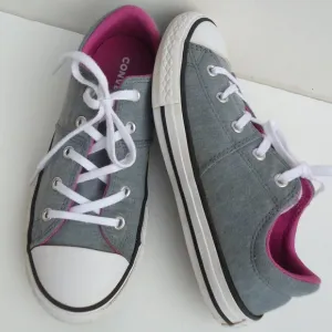 SIZE 2.5. Converse All Star low top sneakers shoes
