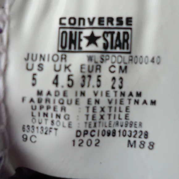 SIZE 5 Junior. Converse One Star low  top sneakers shoes.