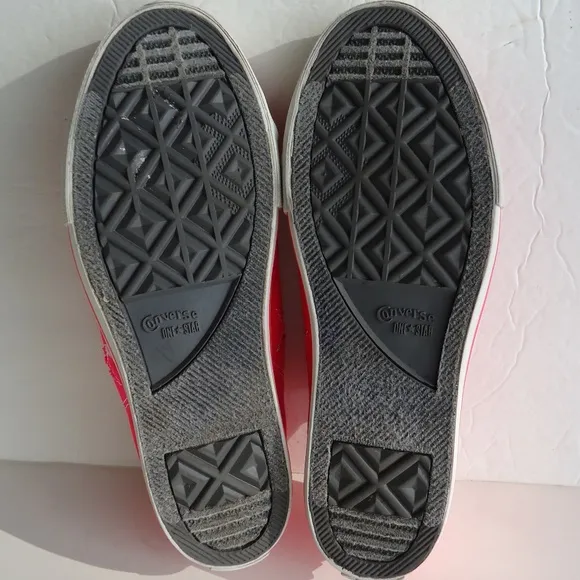 SIZE 5 Junior. Converse One Star low  top sneakers shoes.