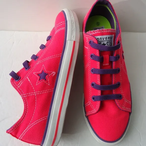 SIZE 5 Junior. Converse One Star low  top sneakers shoes.