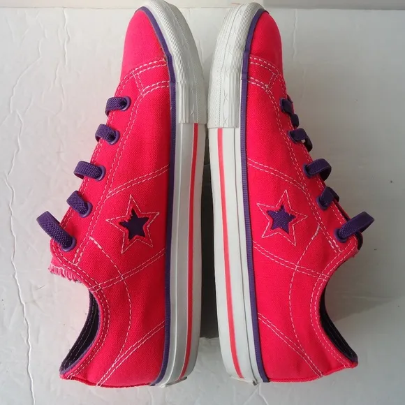 SIZE 5 Junior. Converse One Star low  top sneakers shoes.
