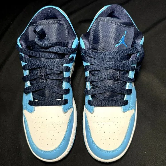 Size 5 - Nike Air Jordan 1 Low GS UNC Men's Shoes