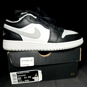 Size 5.5 - Nike Air Jordan 1 Low GS Smoke Grey 2020 Shoes