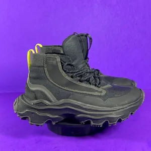 SOREL Kinetic Breakthru Venture Black Waterproof Hiking Sneaker Women's Size 5.5