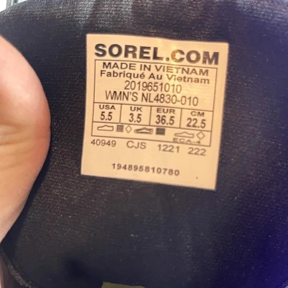 SOREL Kinetic Breakthru Venture Black Waterproof Hiking Sneaker Women's Size 5.5