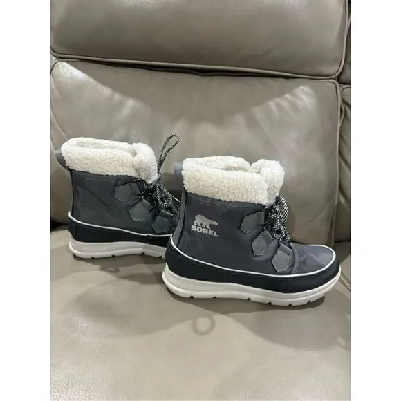 SOREL NWT Explorer Carnival with Faux Fur Collar