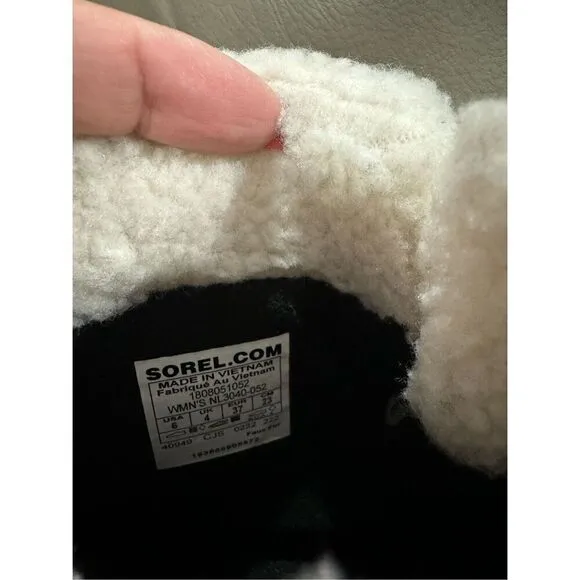 SOREL NWT Explorer Carnival with Faux Fur Collar