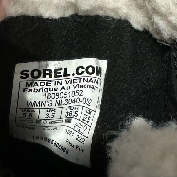 SOREL NWT Explorer Carnival with Faux Fur Collar
