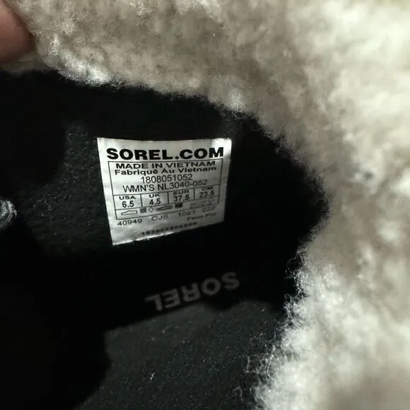 SOREL NWT Explorer Carnival with Faux Fur Collar