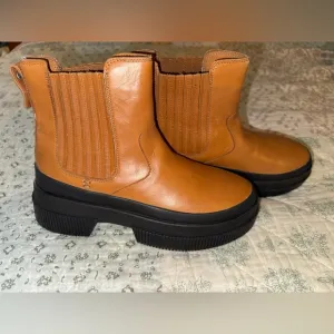 Sperry Women’s Size 8. Tan/lt. Brown Highland Chelsea Chunky Leather Boots NWOT