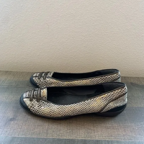 Stuart Weitzman Snakeskin Print Ballet Flats Comfortable Shoes Size 7.5