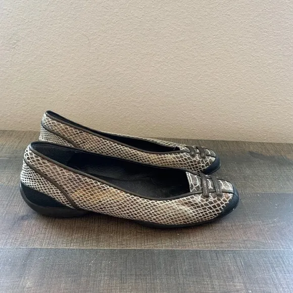 Stuart Weitzman Snakeskin Print Ballet Flats Comfortable Shoes Size 7.5