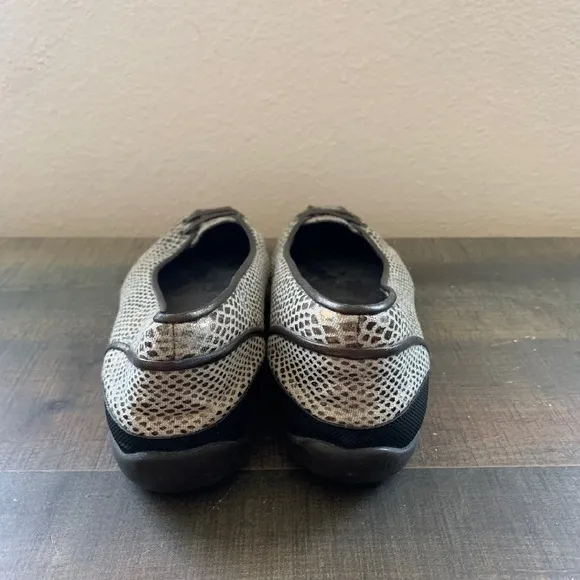 Stuart Weitzman Snakeskin Print Ballet Flats Comfortable Shoes Size 7.5