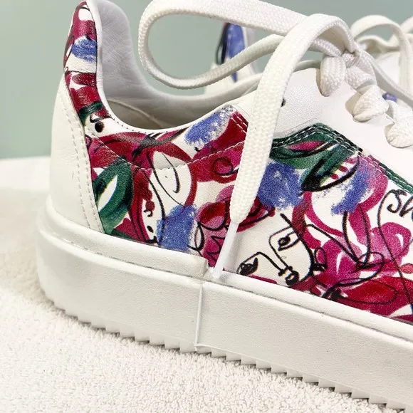 Stuart Weitzman Women's Graphic Lace-Up Low Top Sneaker Shoes White Size 8.5B